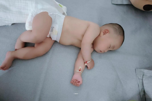 余姚宝宝积食发烧怎么处理